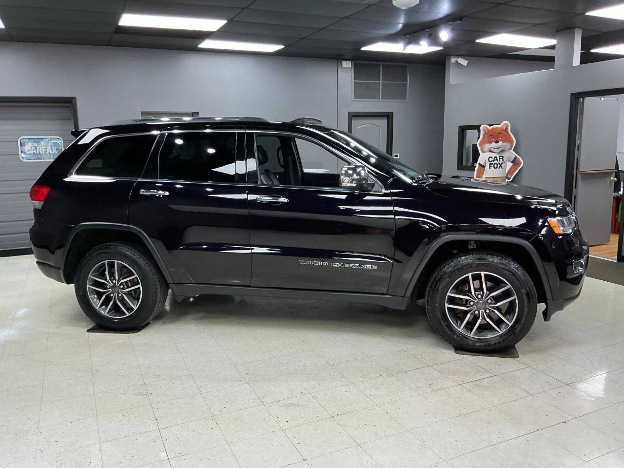 Used 2019 Jeep Grand Cherokee Limited AWD/4WD image 10