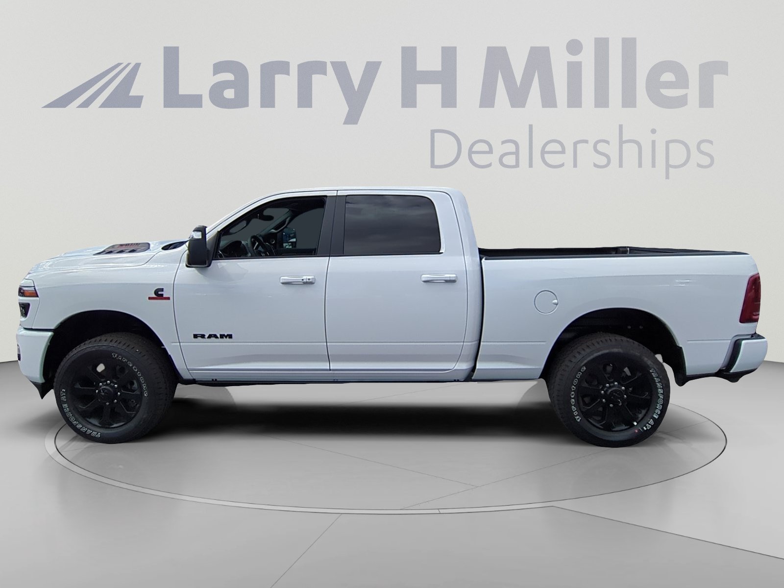New 2026 RAM 2500 Laramie AWD/4WD image 2