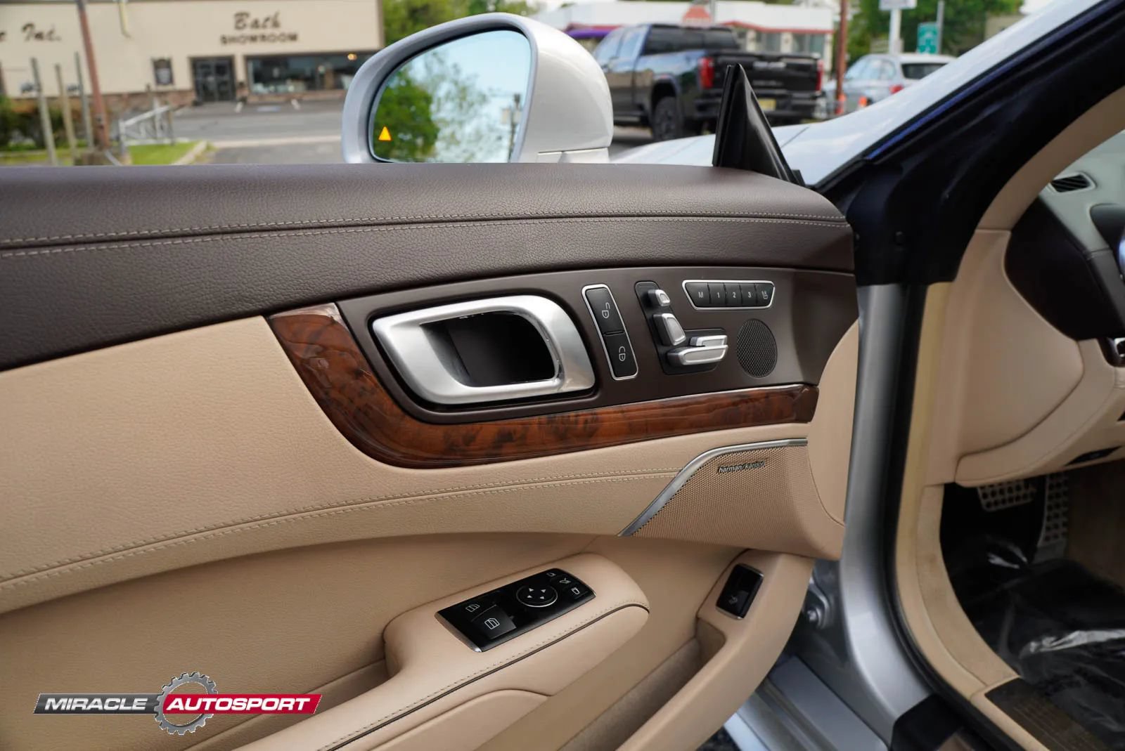 Used 2017 Mercedes-Benz SL 550 image 16