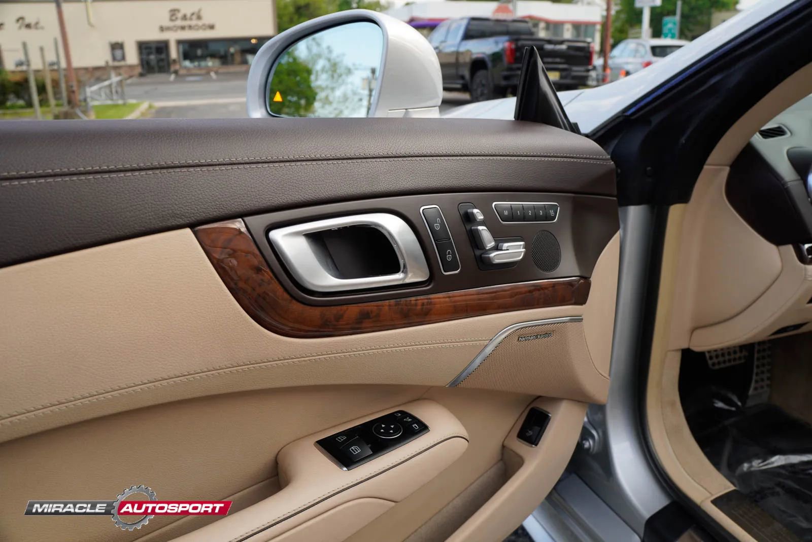 Used 2017 Mercedes-Benz SL 550 image 16