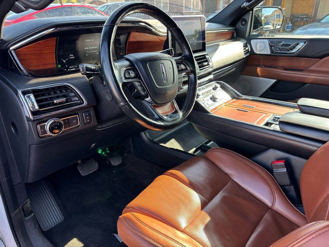 Used 2018 Lincoln Navigator Reserve w/ Technology Package AWD/4WD image 14