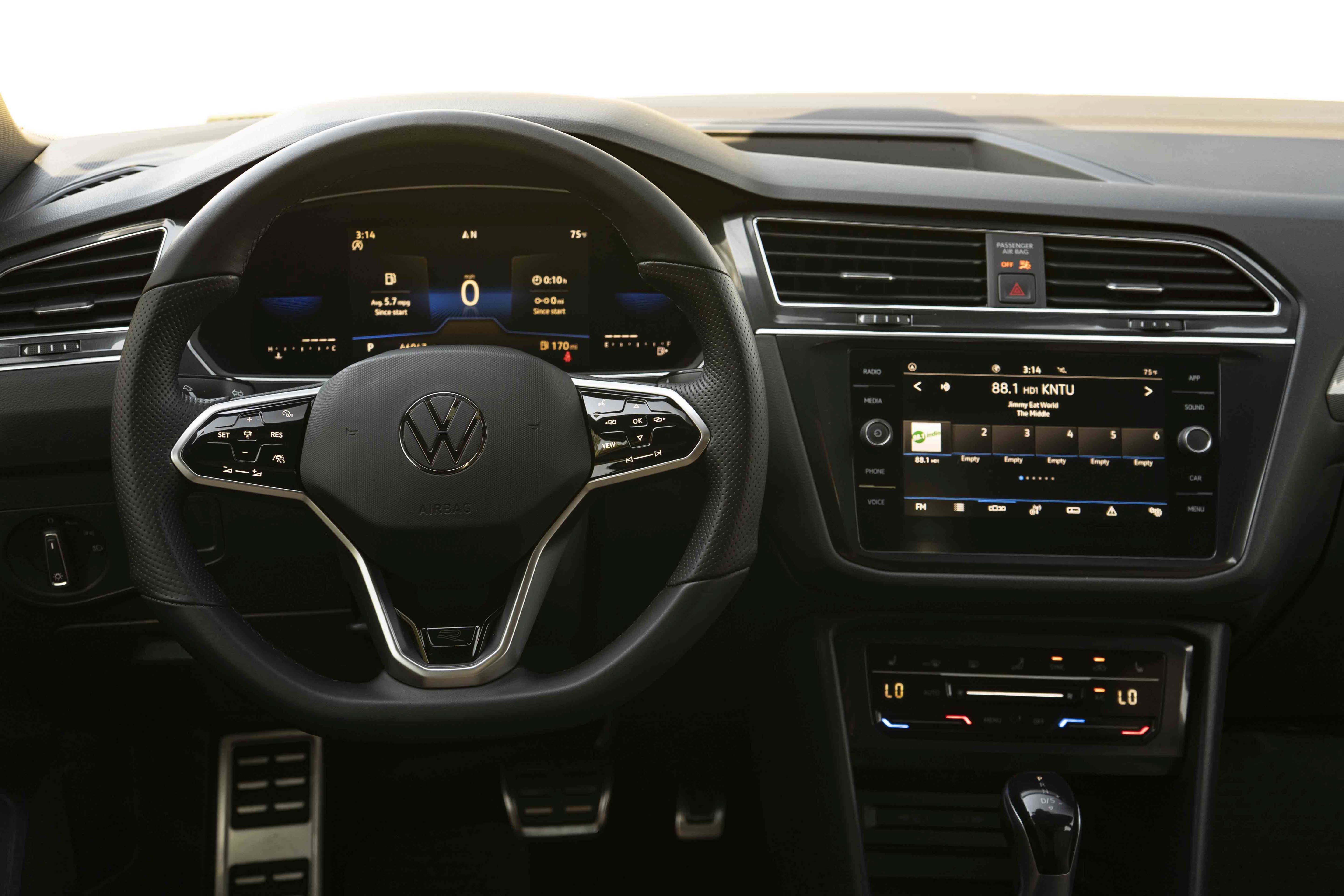 Certified 2022 Volkswagen Tiguan SE R-Line FWD image 19