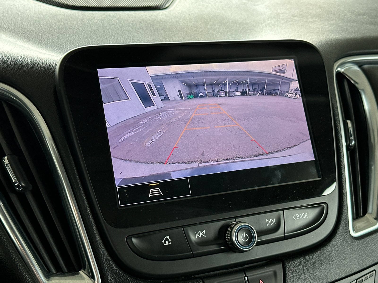 Used 2024 Chevrolet Malibu LT FWD image 18