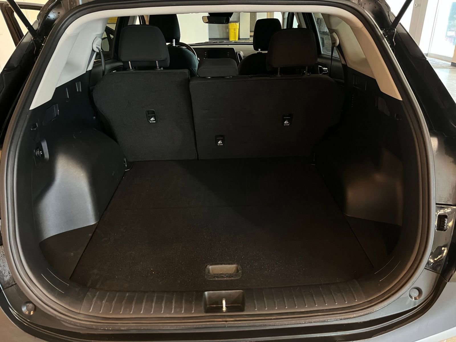 Used 2025 Kia Sportage LX image 31