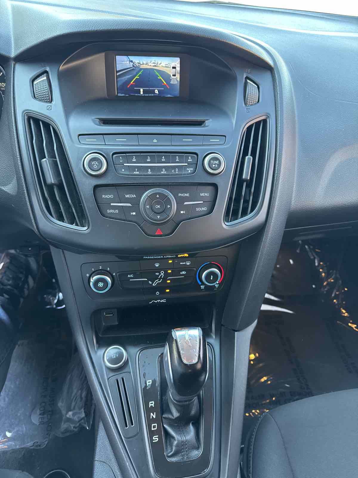 Used 2015 Ford Focus SE w/ SE Sport Package image 25