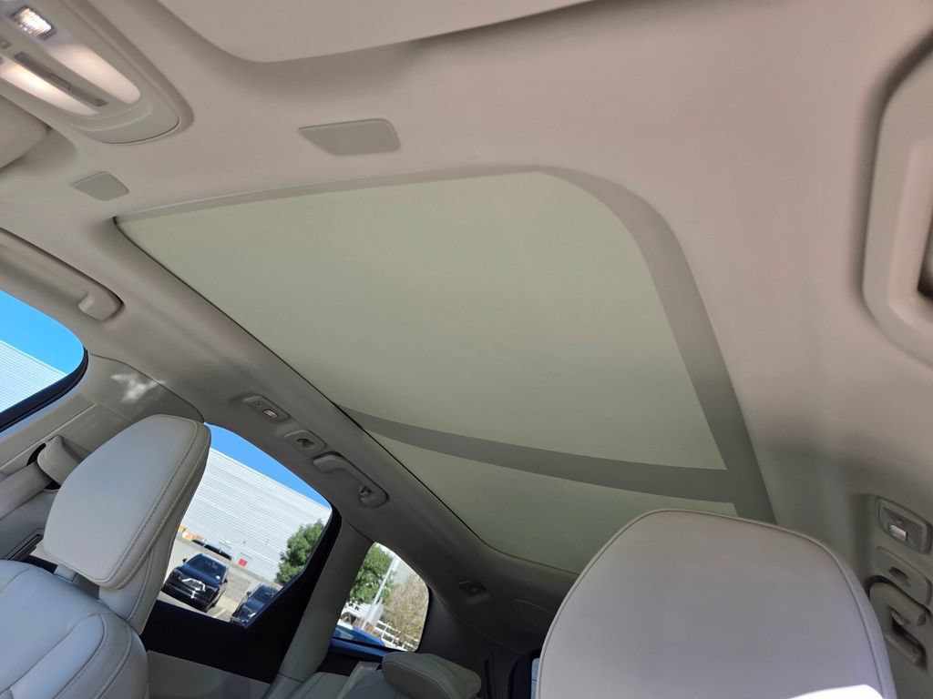 Used 2022 Volvo XC60 B5 Inscription w/ Climate Package FWD image 14