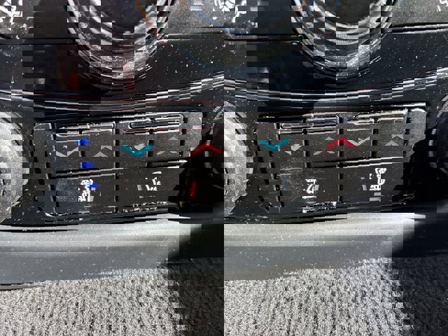 Used 2013 Jaguar XJ Base image 21