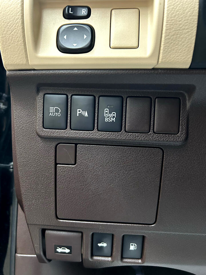 Used 2017 Lexus ES 300h image 38