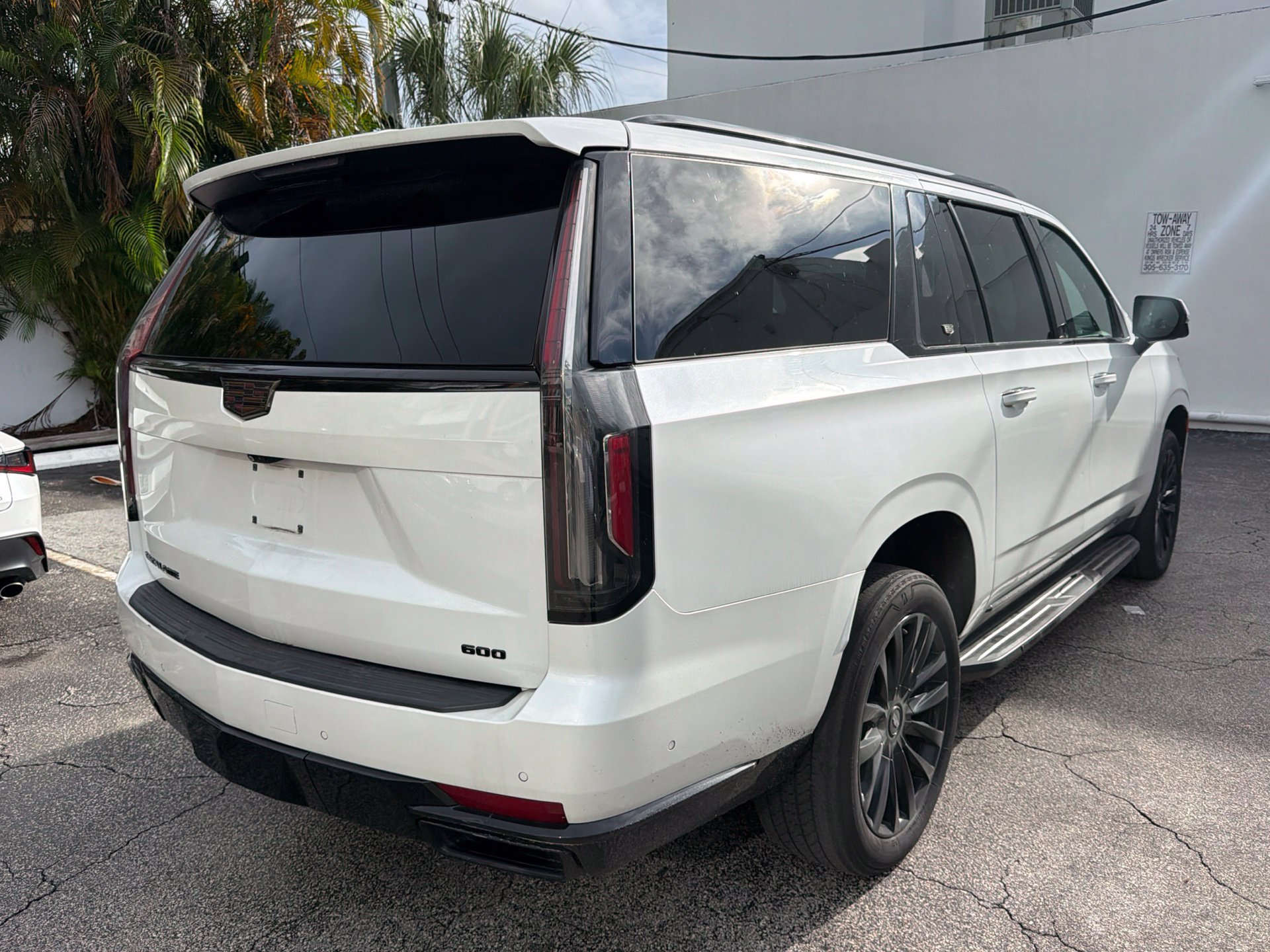 Used 2021 Cadillac Escalade ESV Premium Luxury AWD/4WD image 6