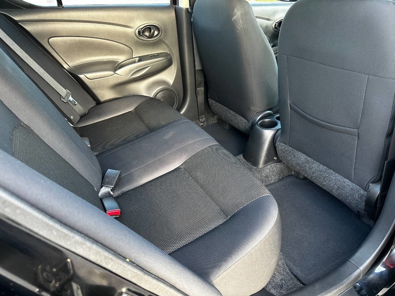 Used 2012 Nissan Versa SV FWD image 11
