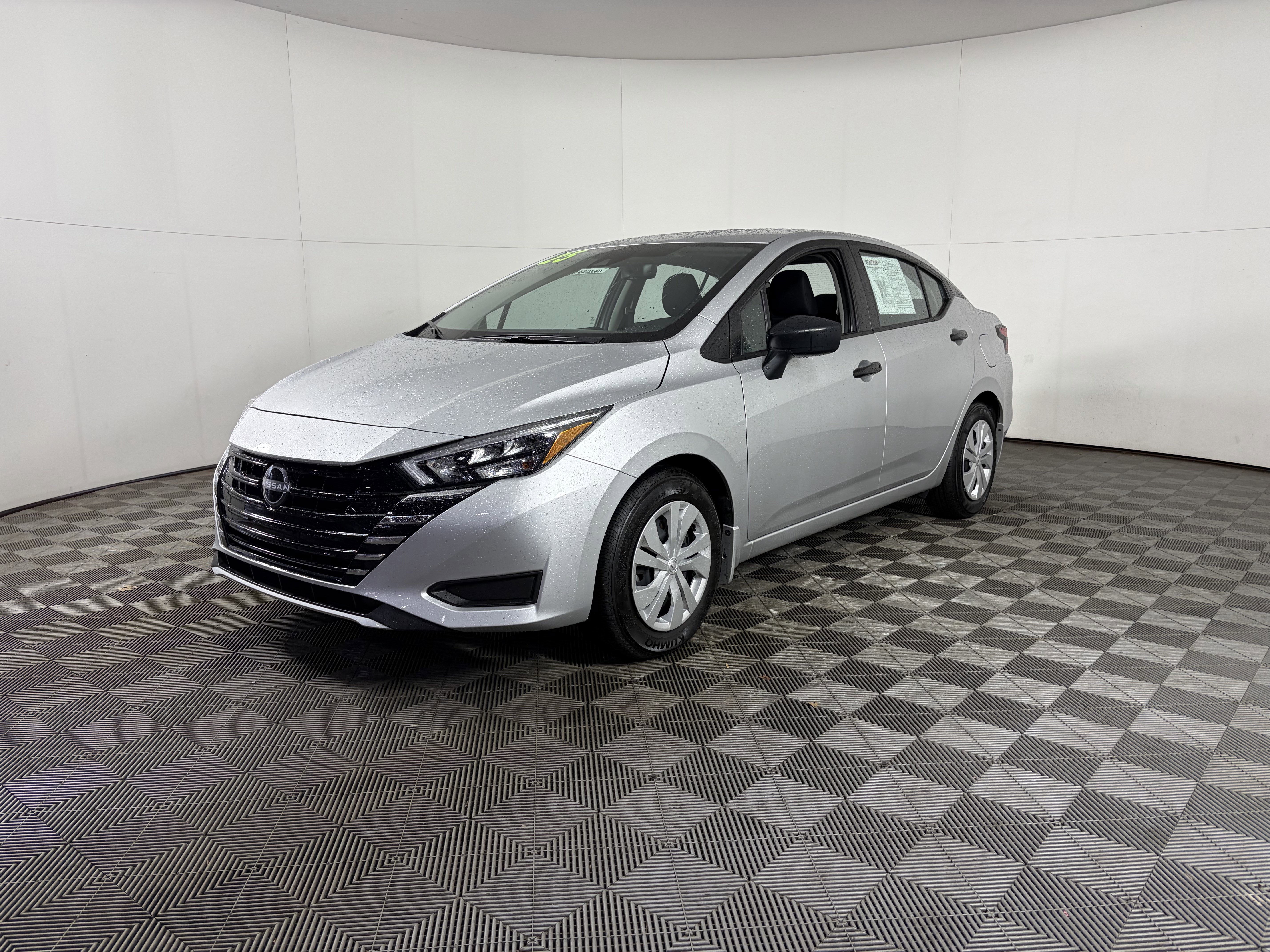 Used 2025 Nissan Versa S w/ Electronics Package image 3