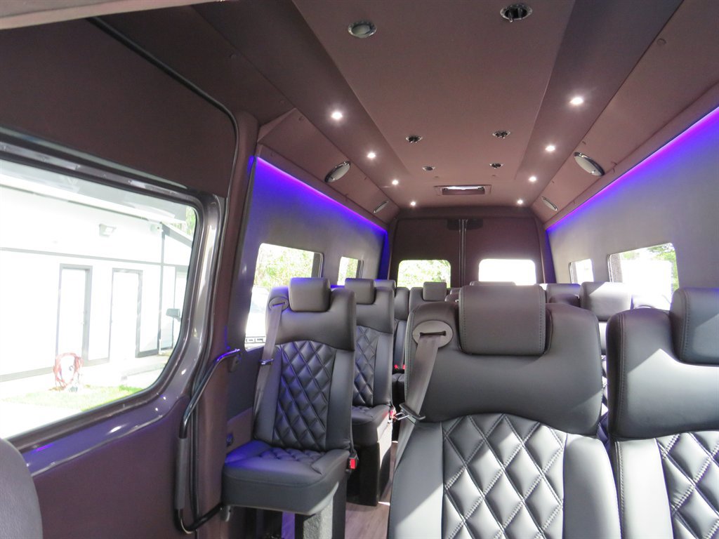 Used 2022 Mercedes-Benz Sprinter 4500 image 7