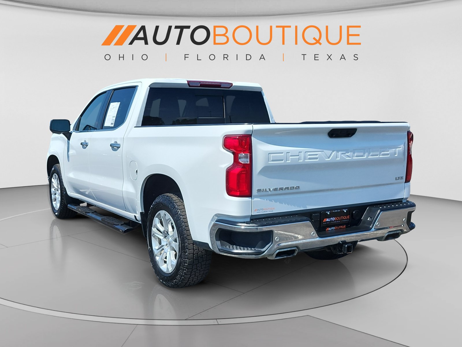 Used 2023 Chevrolet Silverado 1500 LTZ w/ LTZ Convenience Package II AWD/4WD image 3