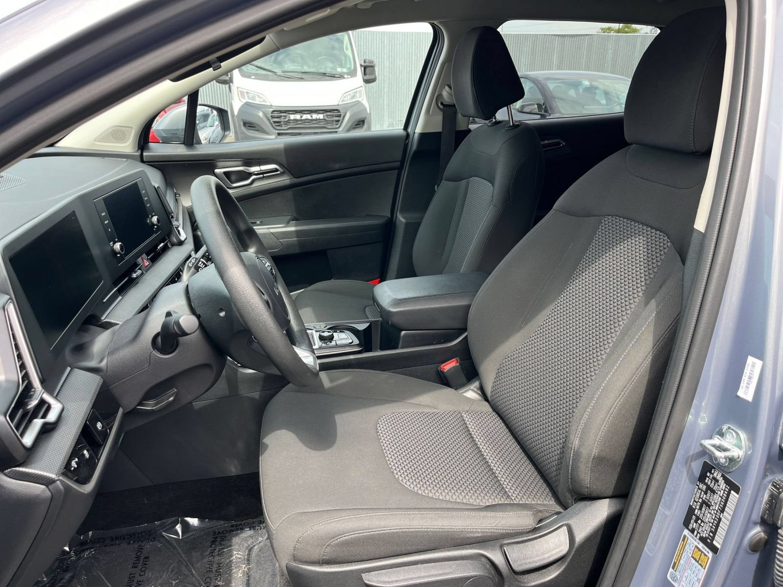 Used 2025 Kia Sportage LX FWD image 30