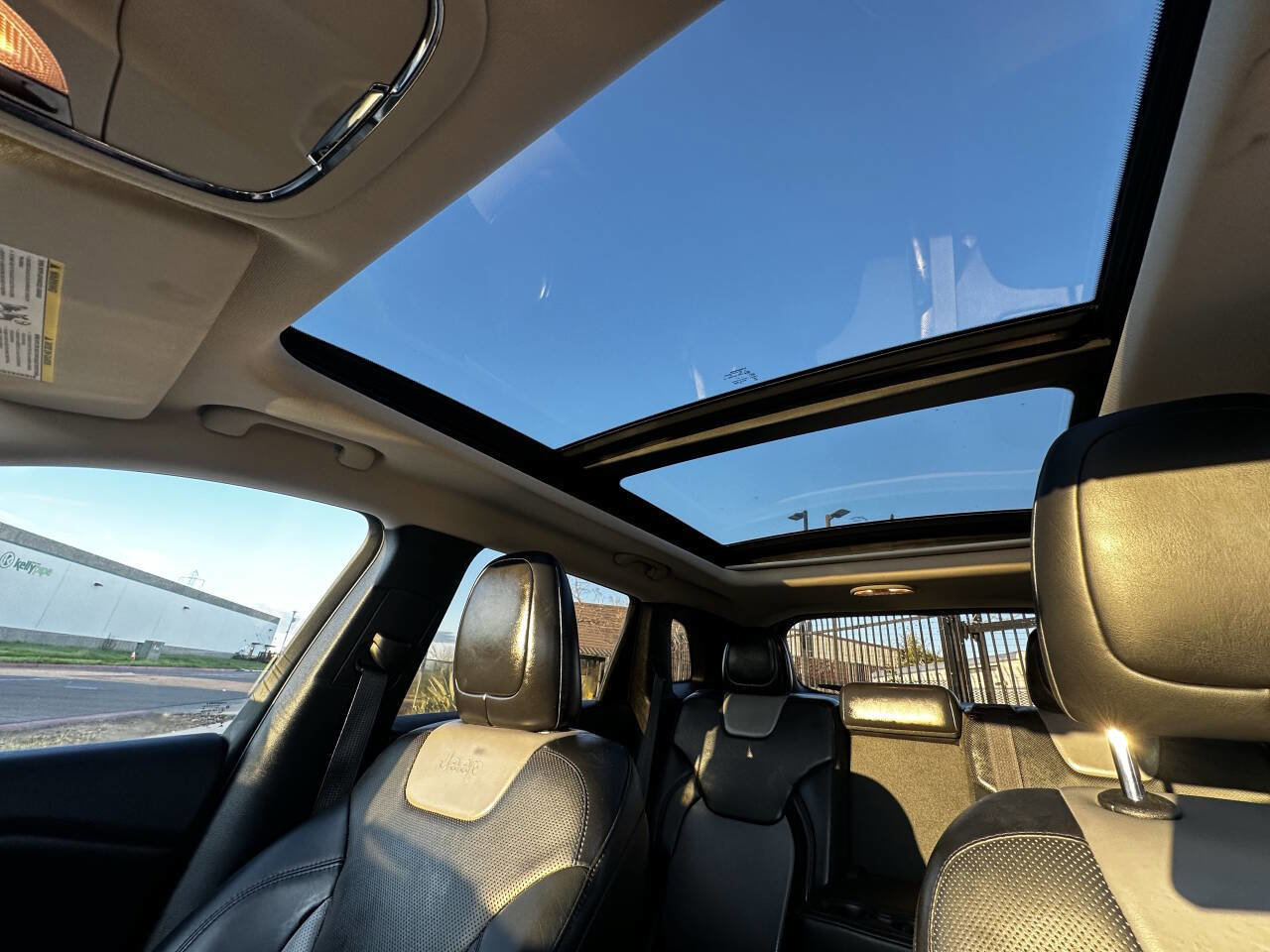 Used 2014 Jeep Cherokee Limited w/ Technology Group image 19