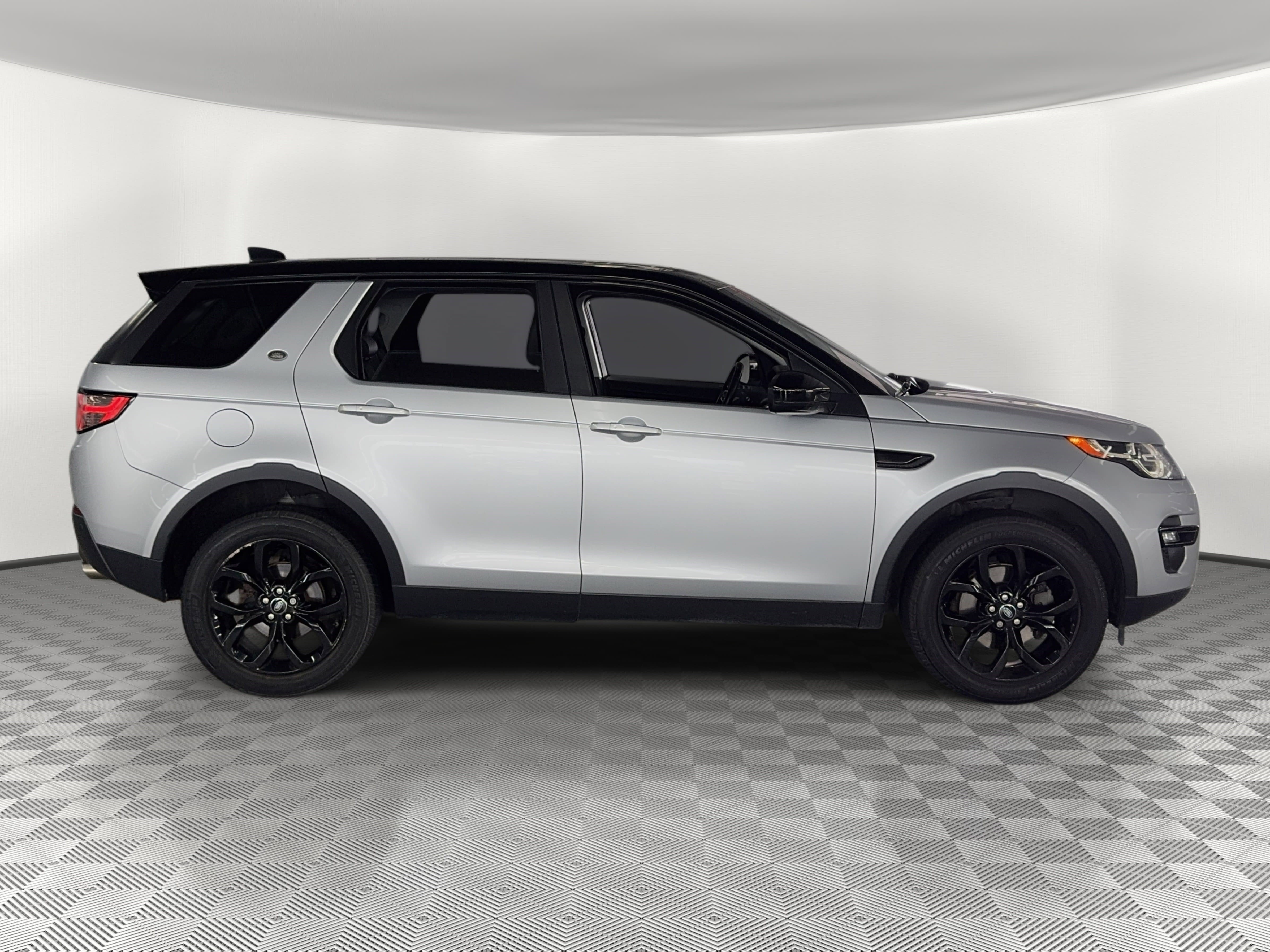 Used 2019 Land Rover Discovery Sport HSE AWD/4WD image 8