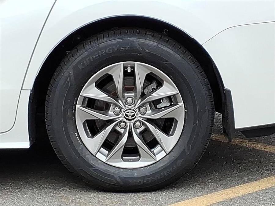 Used 2024 Toyota Sienna XLE w/ XLE Plus Package AWD/4WD image 3