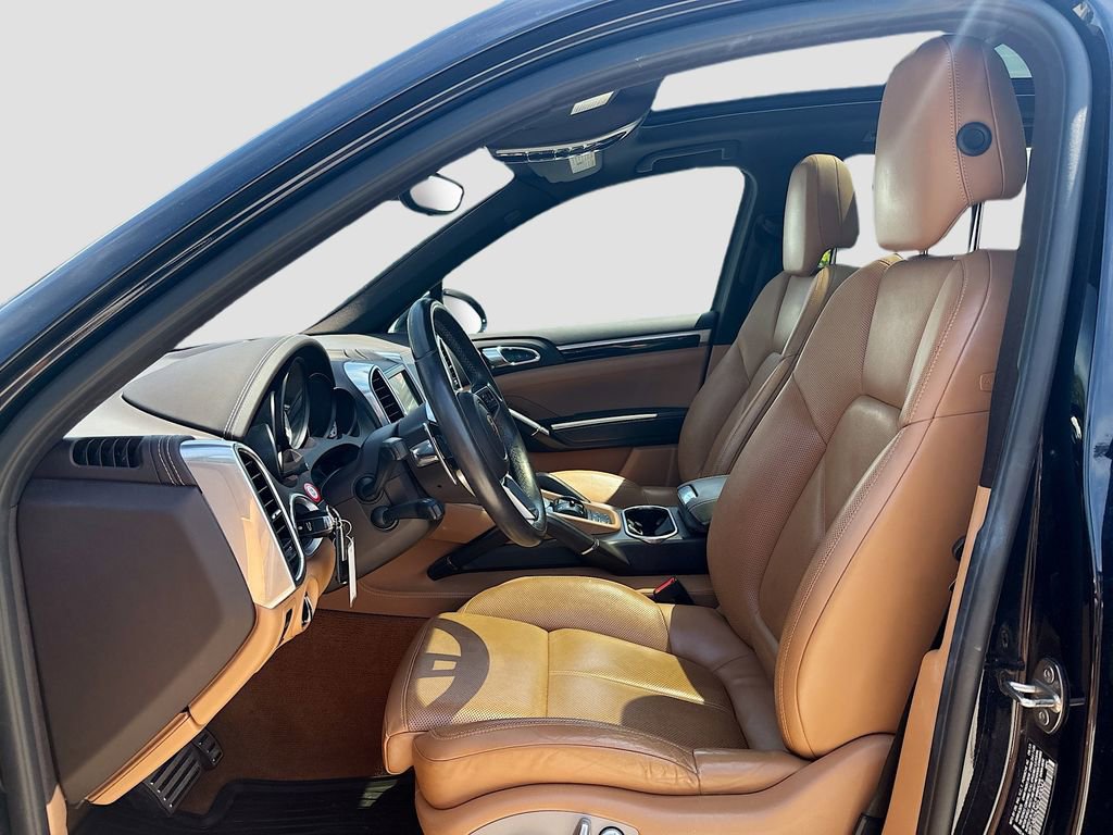 Used 2016 Porsche Cayenne S image 41