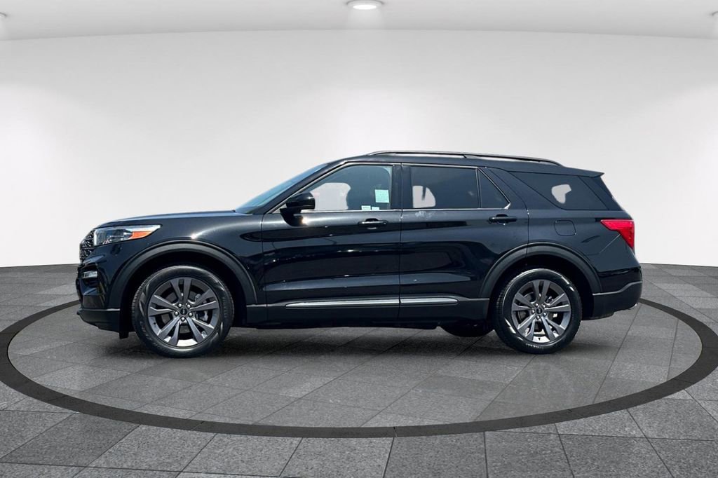 Certified 2023 Ford Explorer XLT w/ Equipment Group 202A RWD image 9