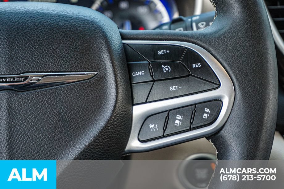 Used 2024 Chrysler Pacifica Touring-L FWD image 31
