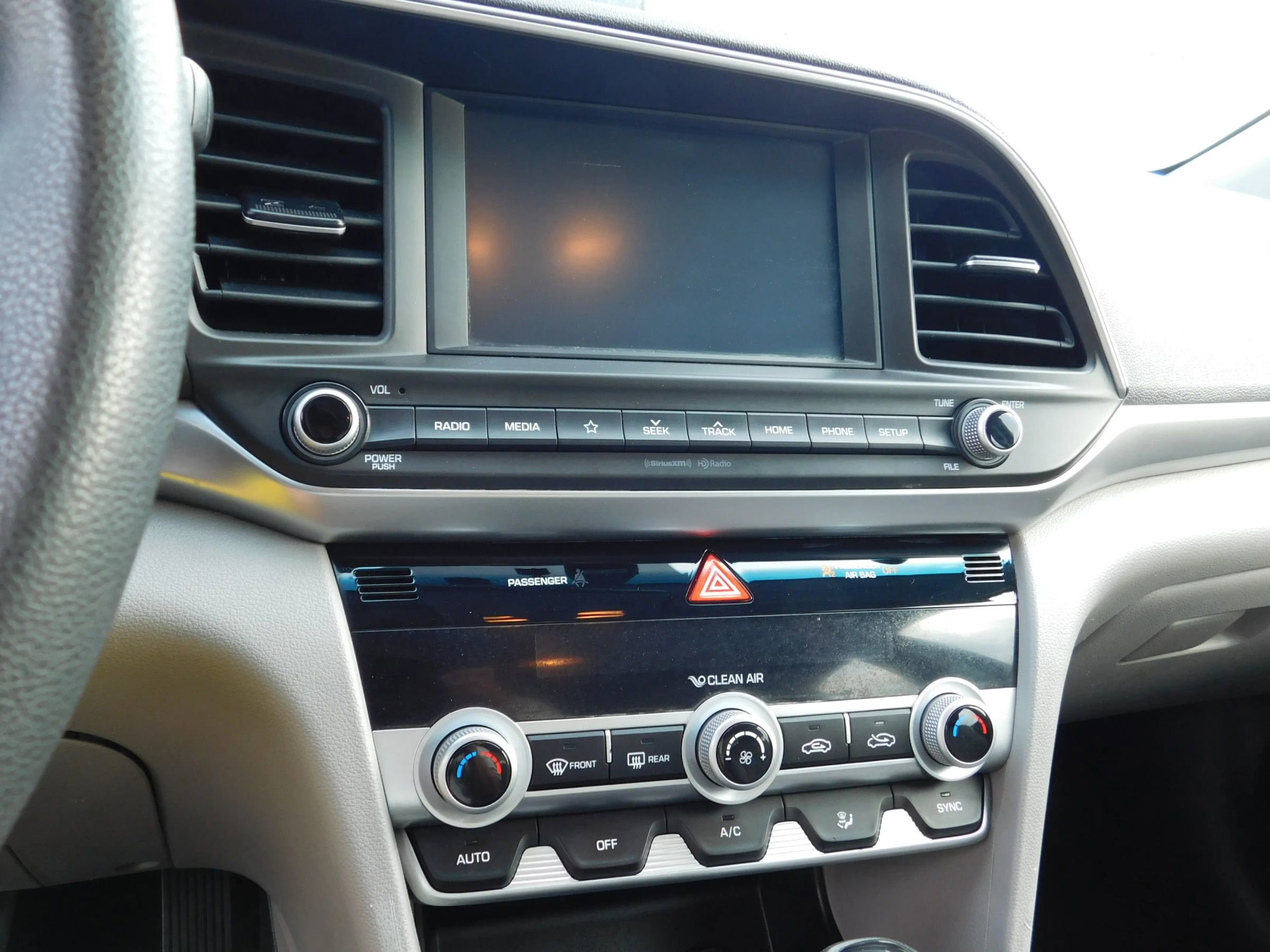 Used 2020 Hyundai Elantra SEL FWD image 13