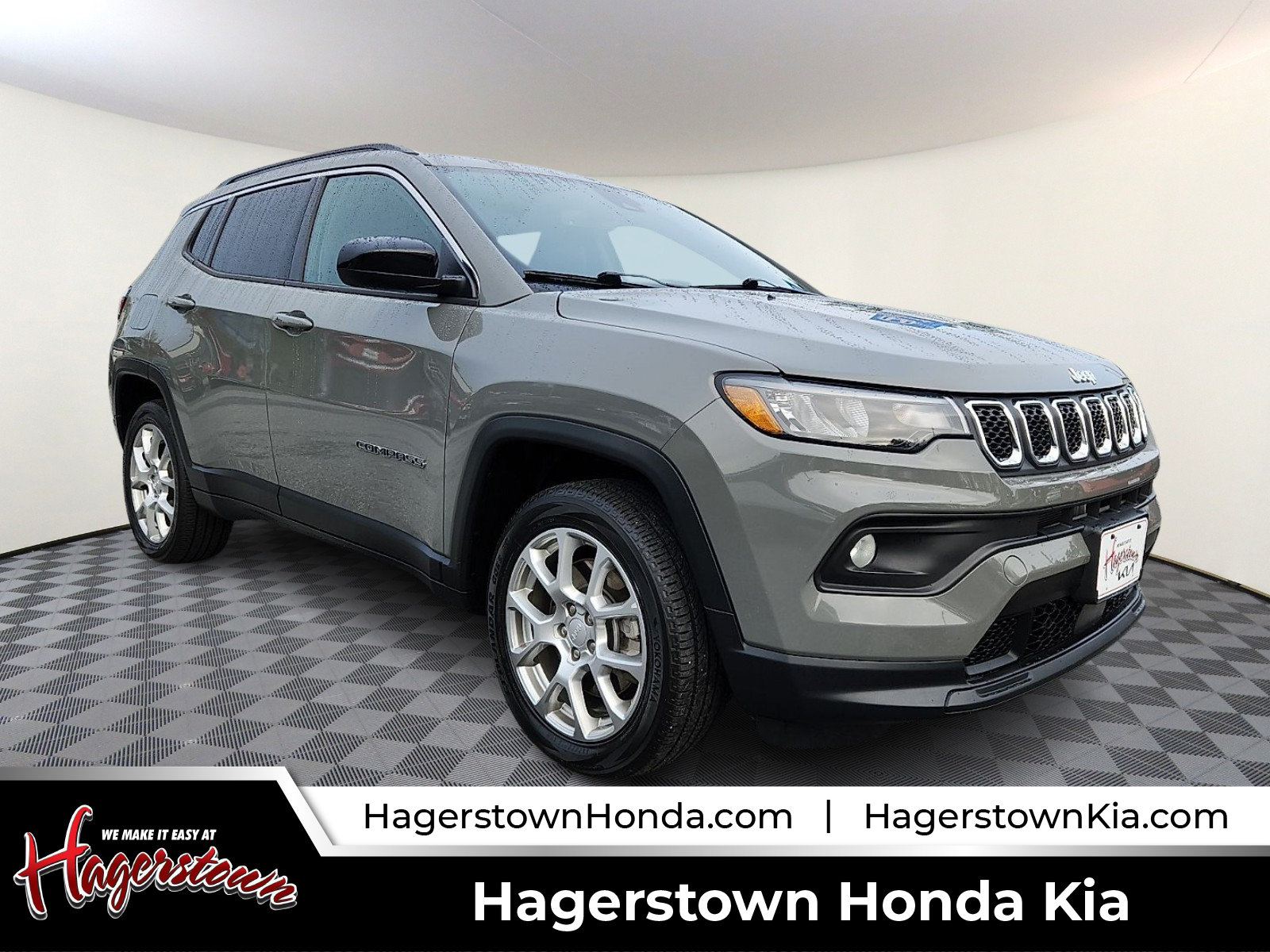 Used 2023 Jeep Compass Latitude AWD/4WD image 1