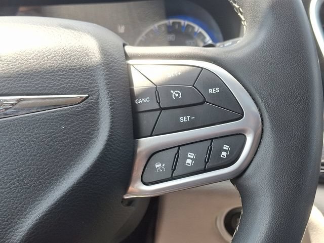Used 2023 Chrysler Pacifica Limited FWD image 22