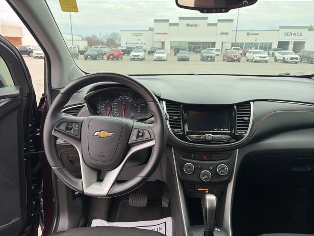 Used 2022 Chevrolet Trax LT w/ LT Convenience Package AWD/4WD image 14