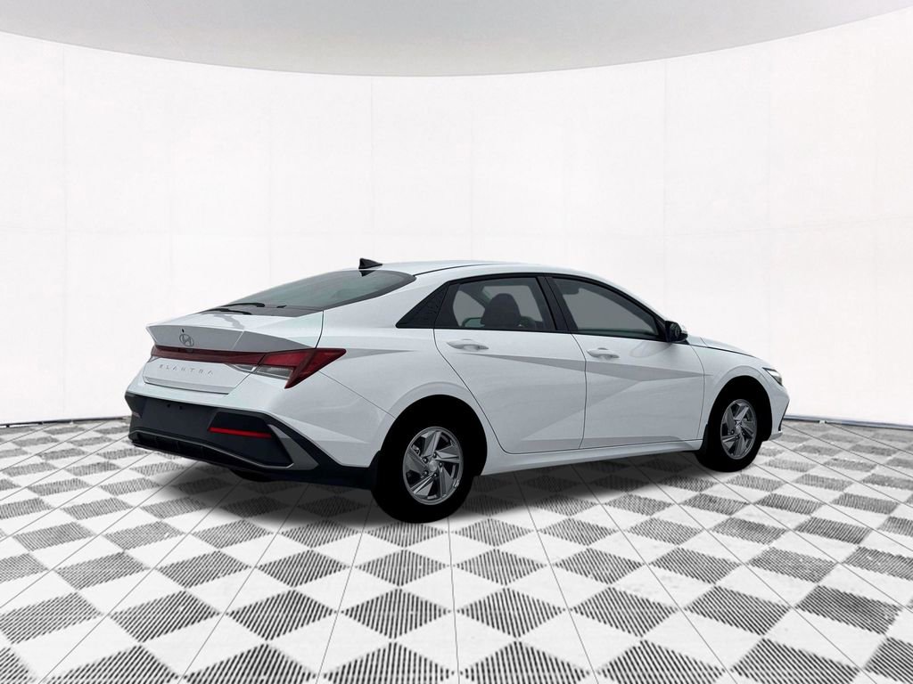 New 2026 Hyundai Elantra SE image 13
