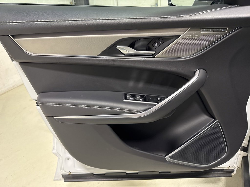 Used 2025 Jaguar F-PACE R-Dynamic S image 11