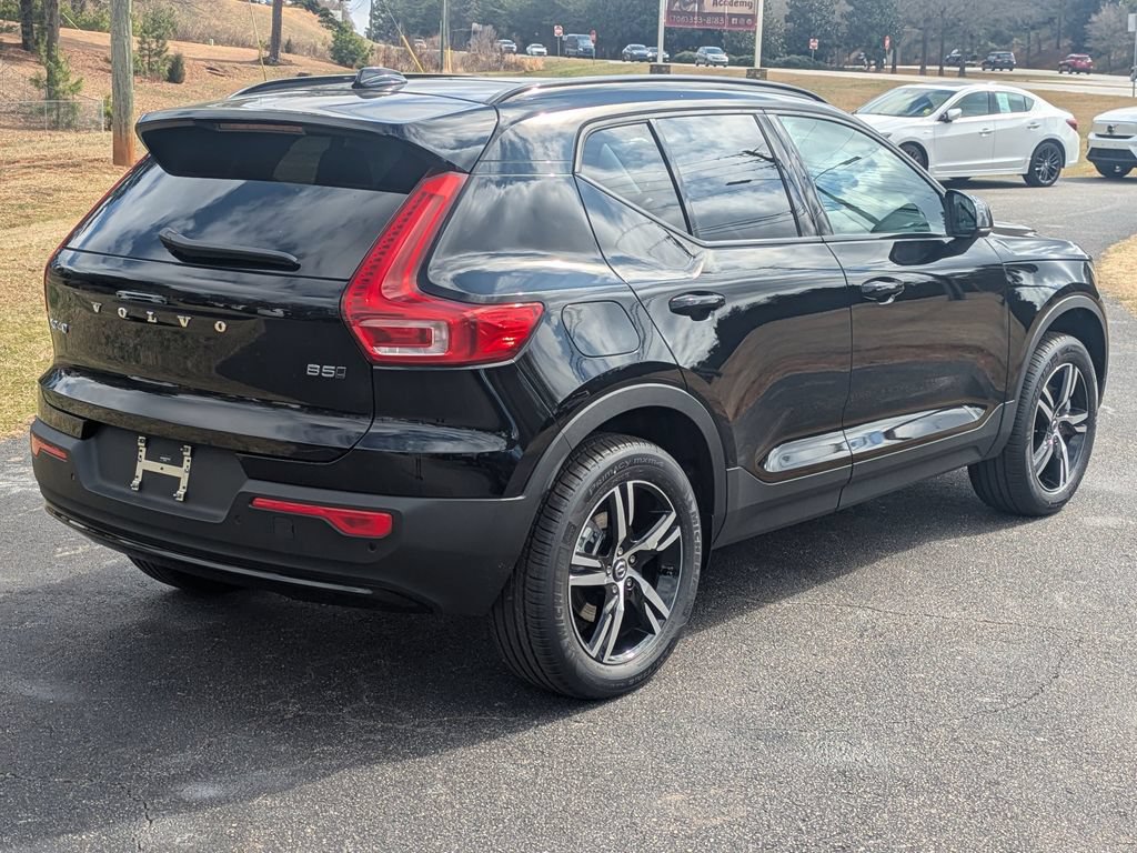 Certified 2026 Volvo XC40 B5 Core AWD/4WD image 6