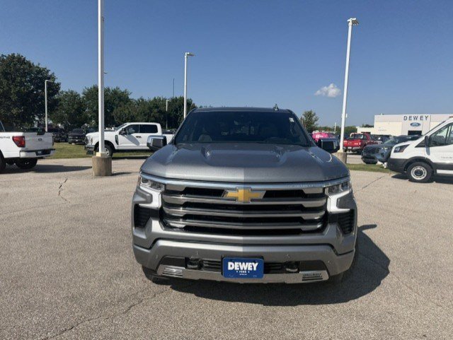 Used 2026 Chevrolet Silverado 1500 High Country w/ Technology Package AWD/4WD image 2