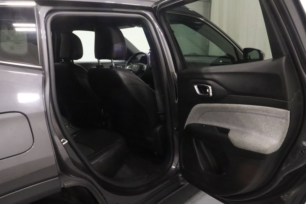 Used 2024 Jeep Compass Latitude AWD/4WD image 15