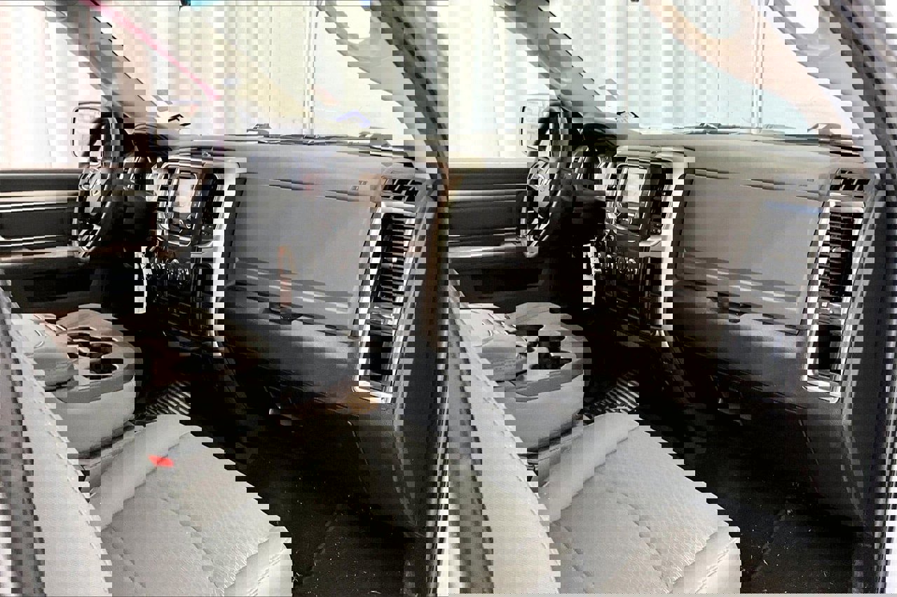 Used 2019 RAM 1500 Classic SLT image 28