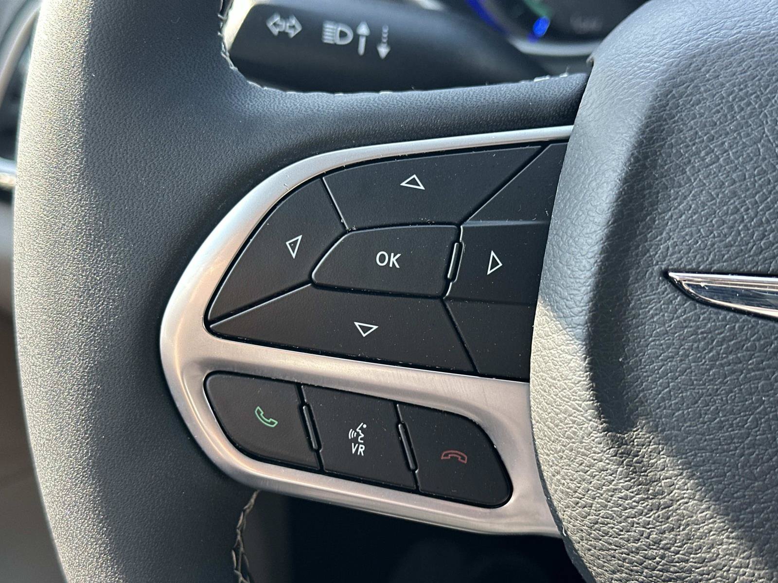 Used 2022 Chrysler Pacifica Touring-L FWD image 22