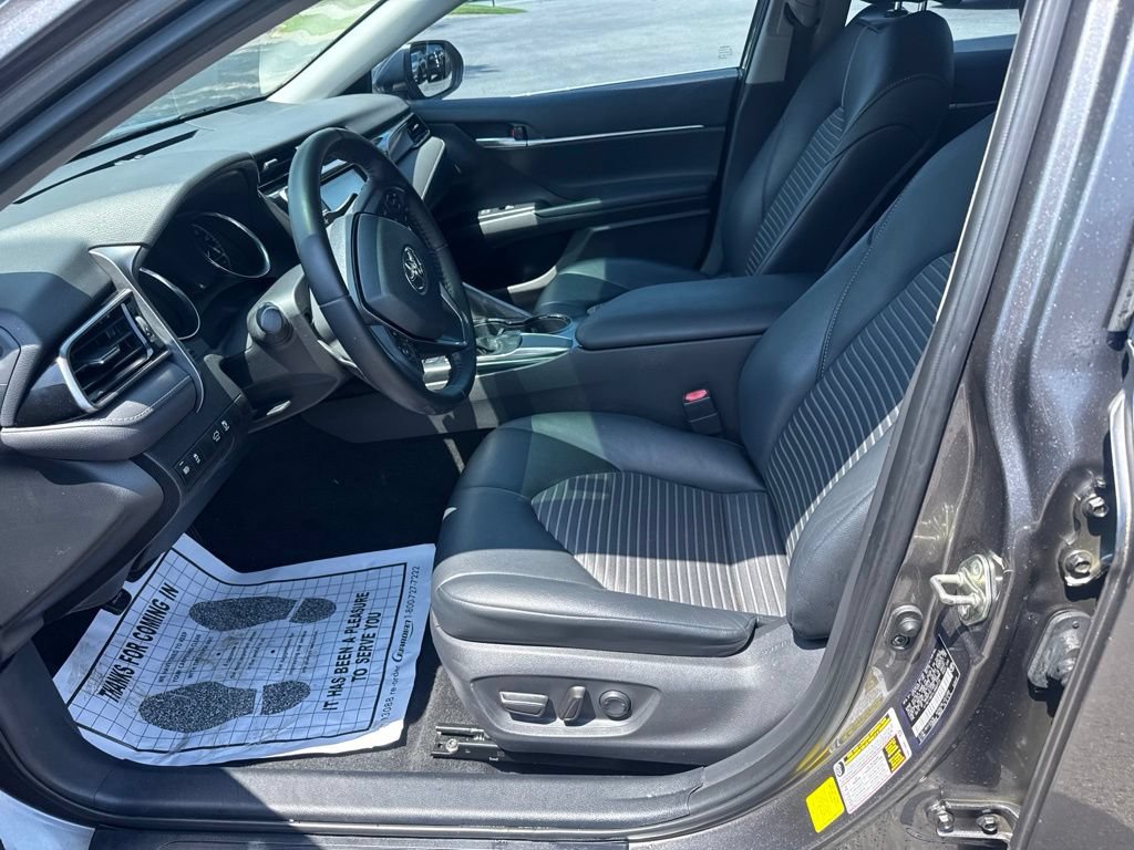 Used 2020 Toyota Camry SE FWD image 9