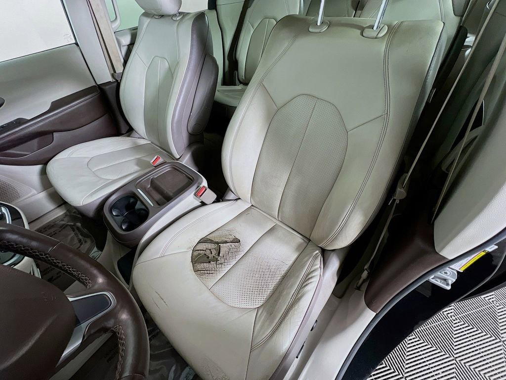 Used 2019 Chrysler Pacifica Touring-L w/ Advanced Safetytec Group FWD image 21