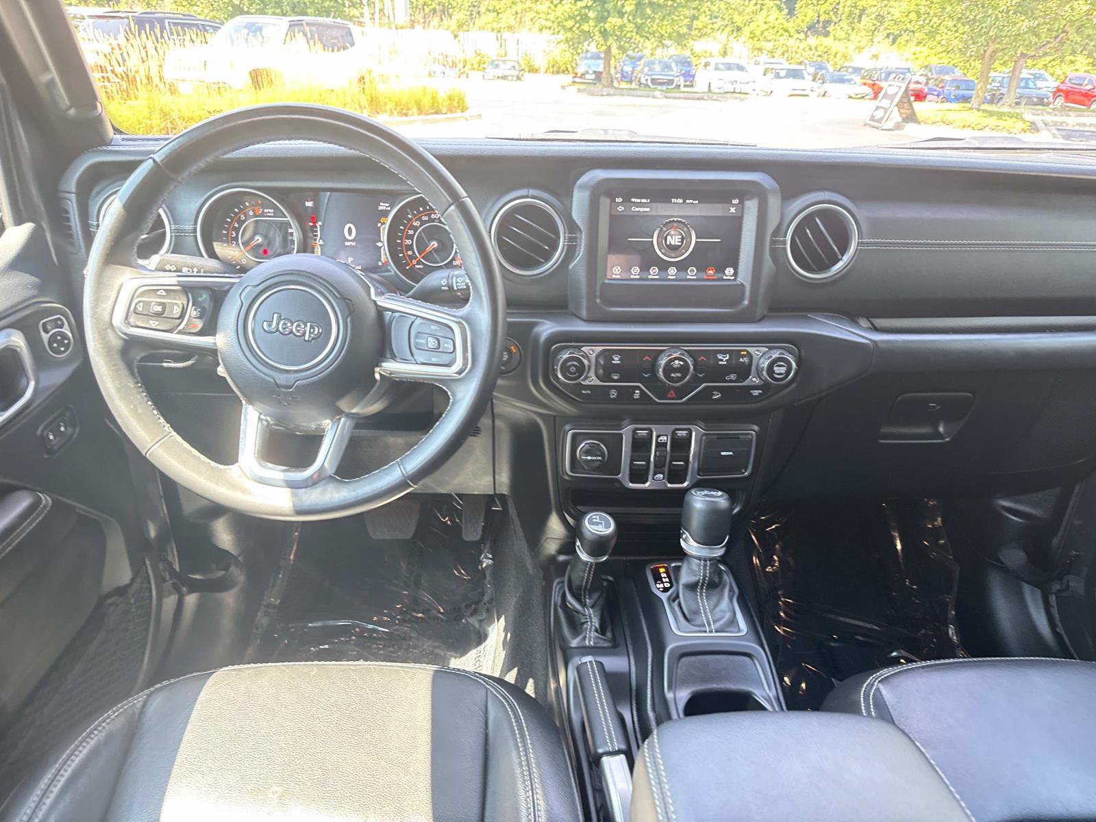 Used 2018 Jeep Wrangler Unlimited Sahara AWD/4WD image 15