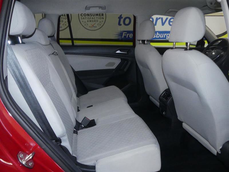 Used 2018 Volkswagen Tiguan S image 21