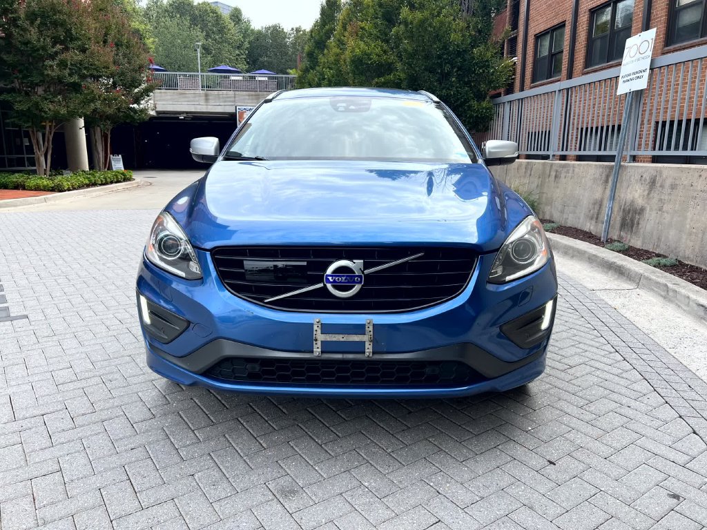 Used 2017 Volvo XC60 T6 R-Design w/ Climate Package AWD/4WD image 2