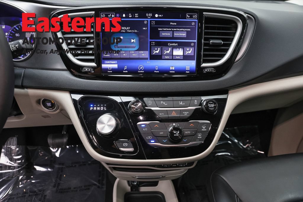Used 2023 Chrysler Pacifica Touring-L FWD image 12