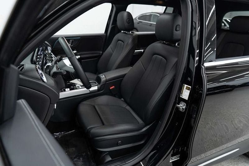 Used 2024 Mercedes-Benz GLB 250 4MATIC w/ Driver Assistance Package image 9