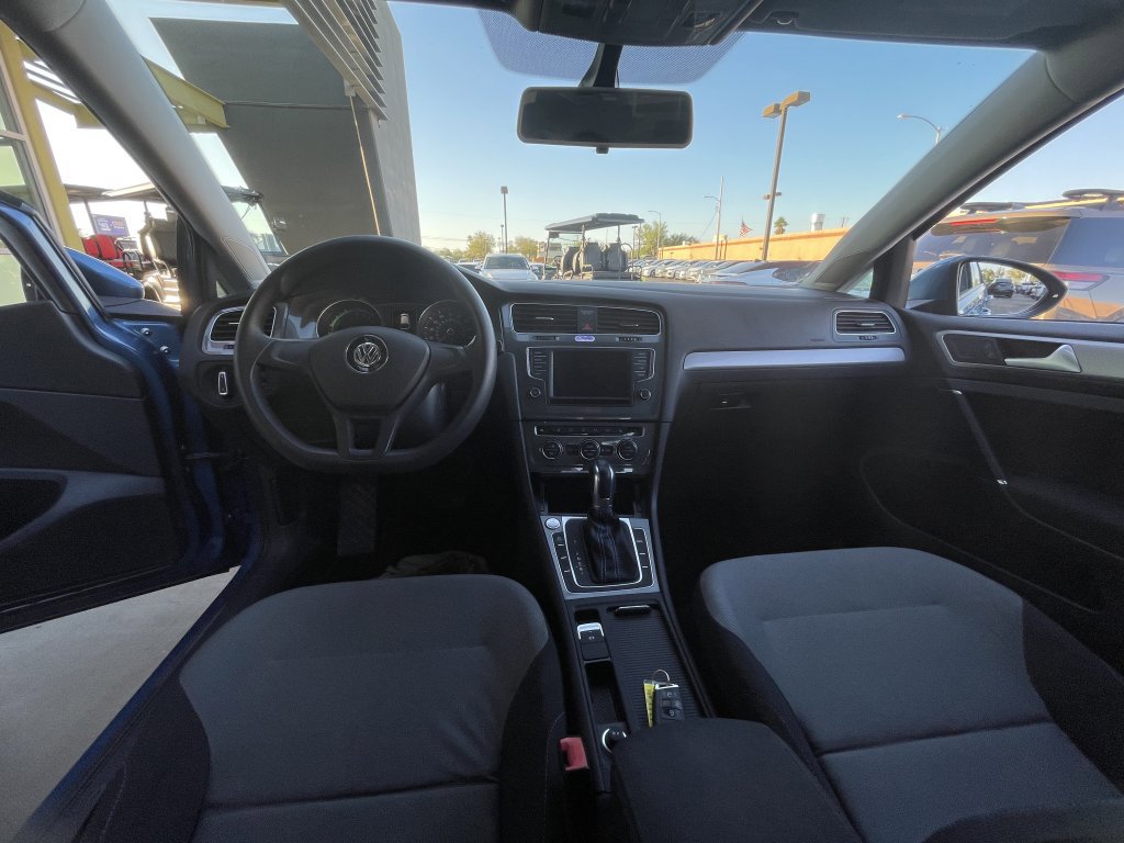 Used 2016 Volkswagen e-Golf SE w/ DC Fast Charging Package image 17