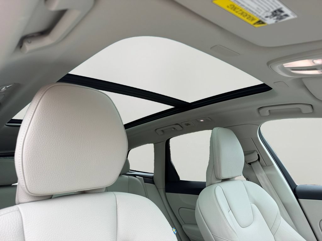 Certified 2024 Volvo XC60 B5 Plus w/ Climate Package AWD/4WD image 7