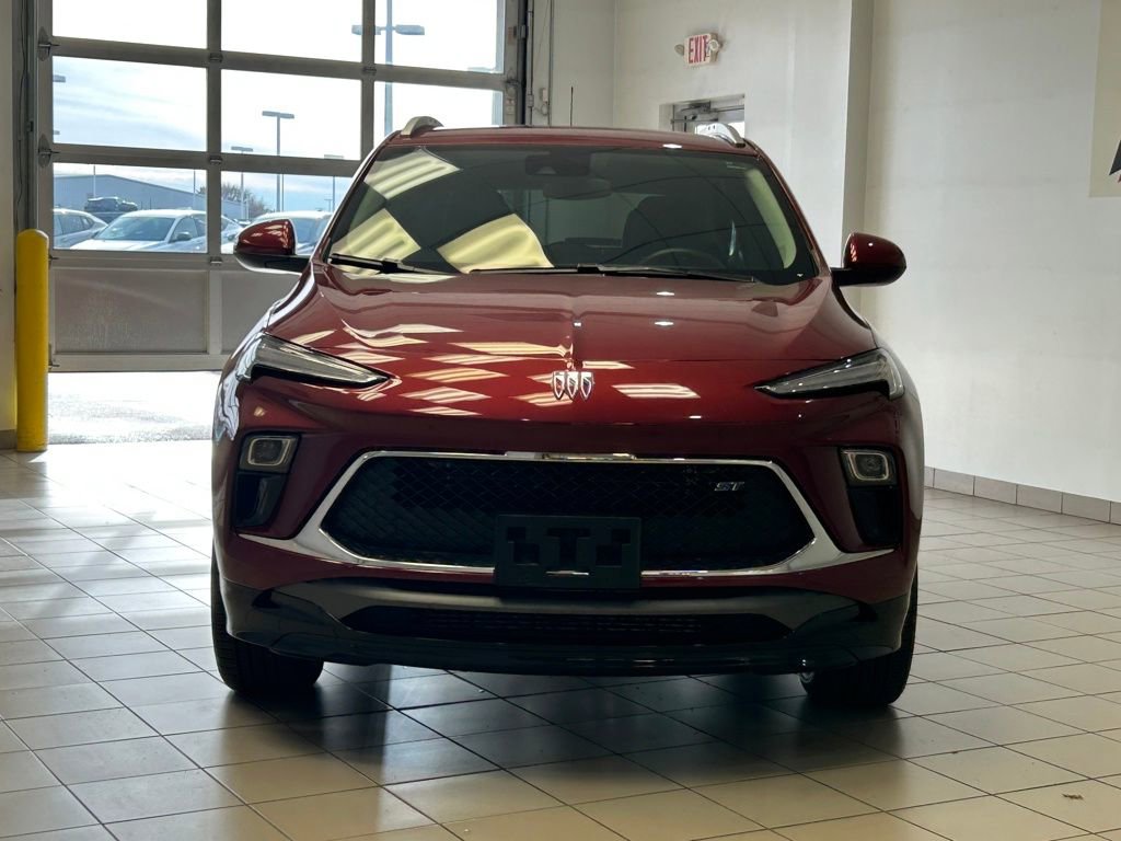 Used 2025 Buick Encore GX Sport Touring image 2