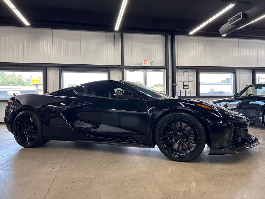 Used 2025 Chevrolet Corvette Z06 image 23