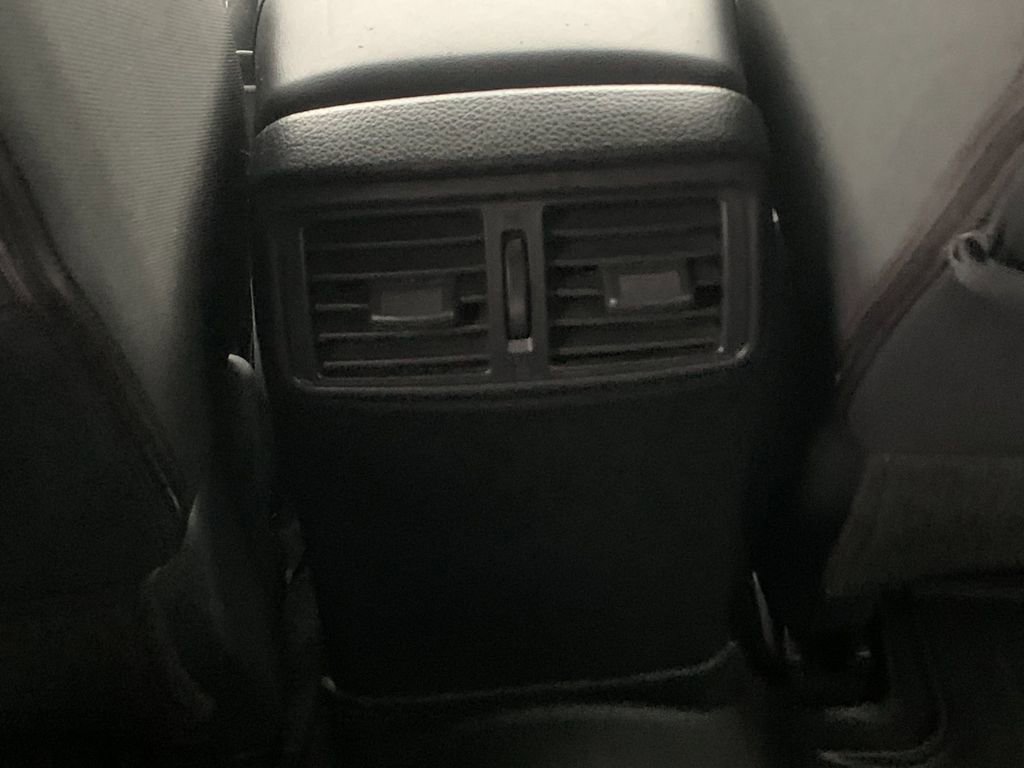 Used 2018 Nissan Rogue SV image 14