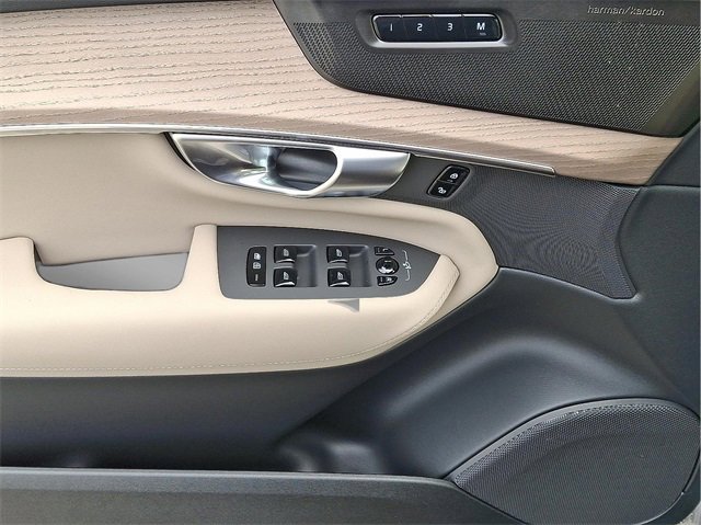 New 2026 Volvo XC90 B6 Plus w/ Protection Package Premier image 6