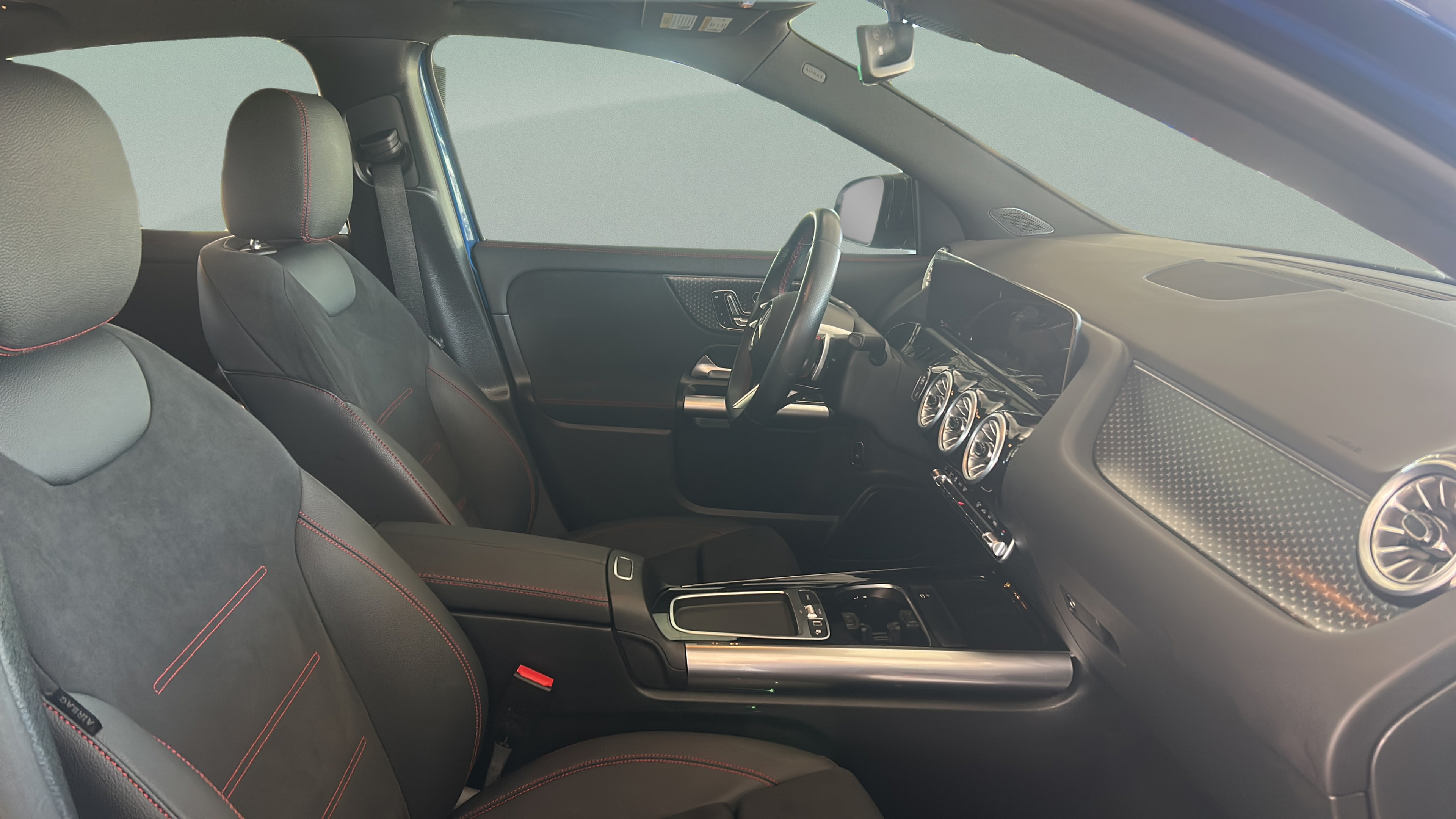 Used 2025 Mercedes-Benz GLA 250 image 44
