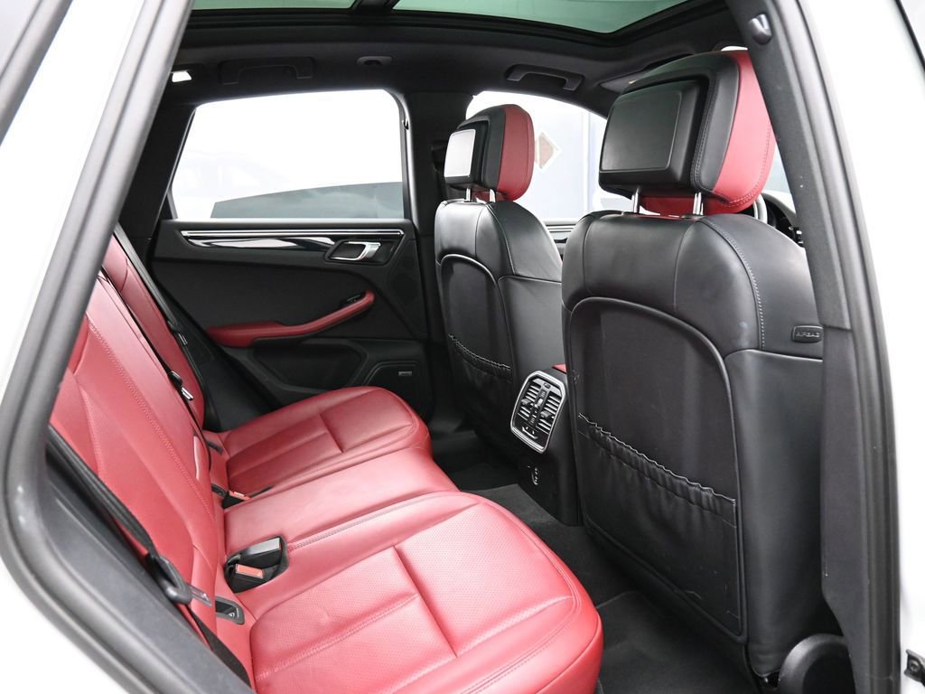 Certified 2022 Porsche Macan image 28